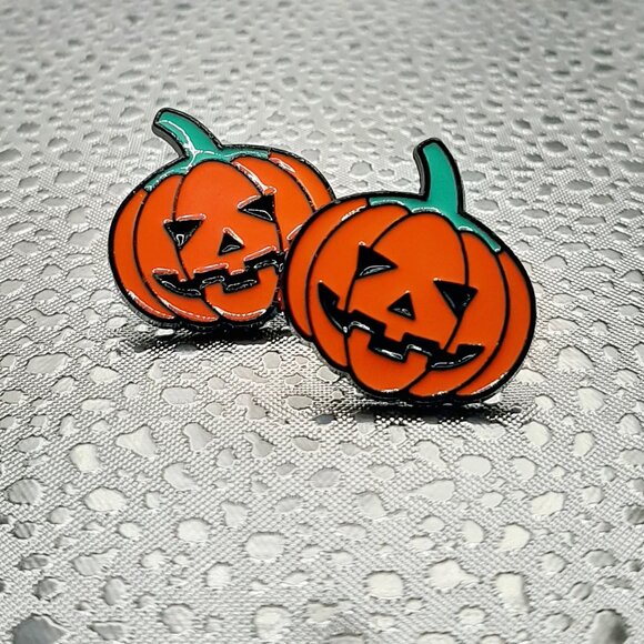 Set of 2 Cheerful Jack-o’-lantern Pins 🎃🎃 - Picture 4 of 6